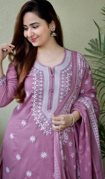 Ladies Suit - Image 3