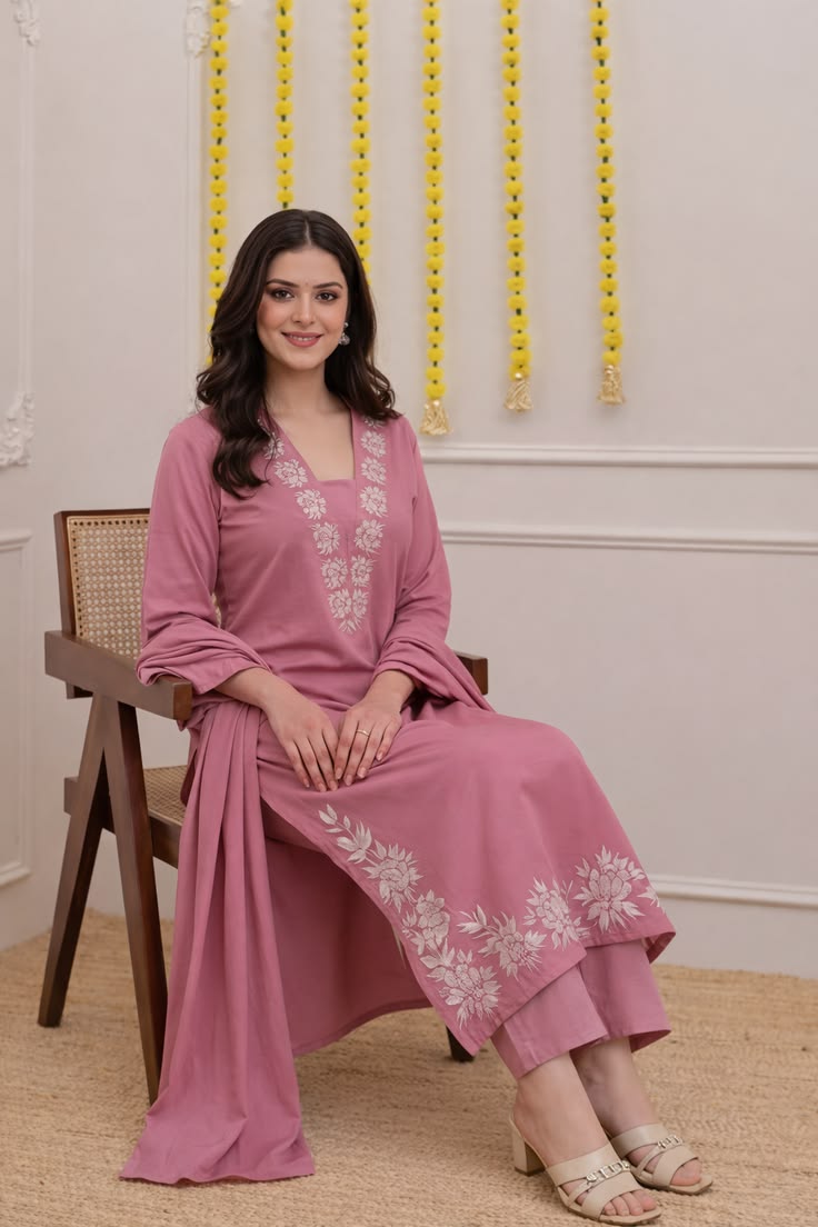 Women Poly Cotton Pink Yarn Dyed Kurta With Comfort Pant